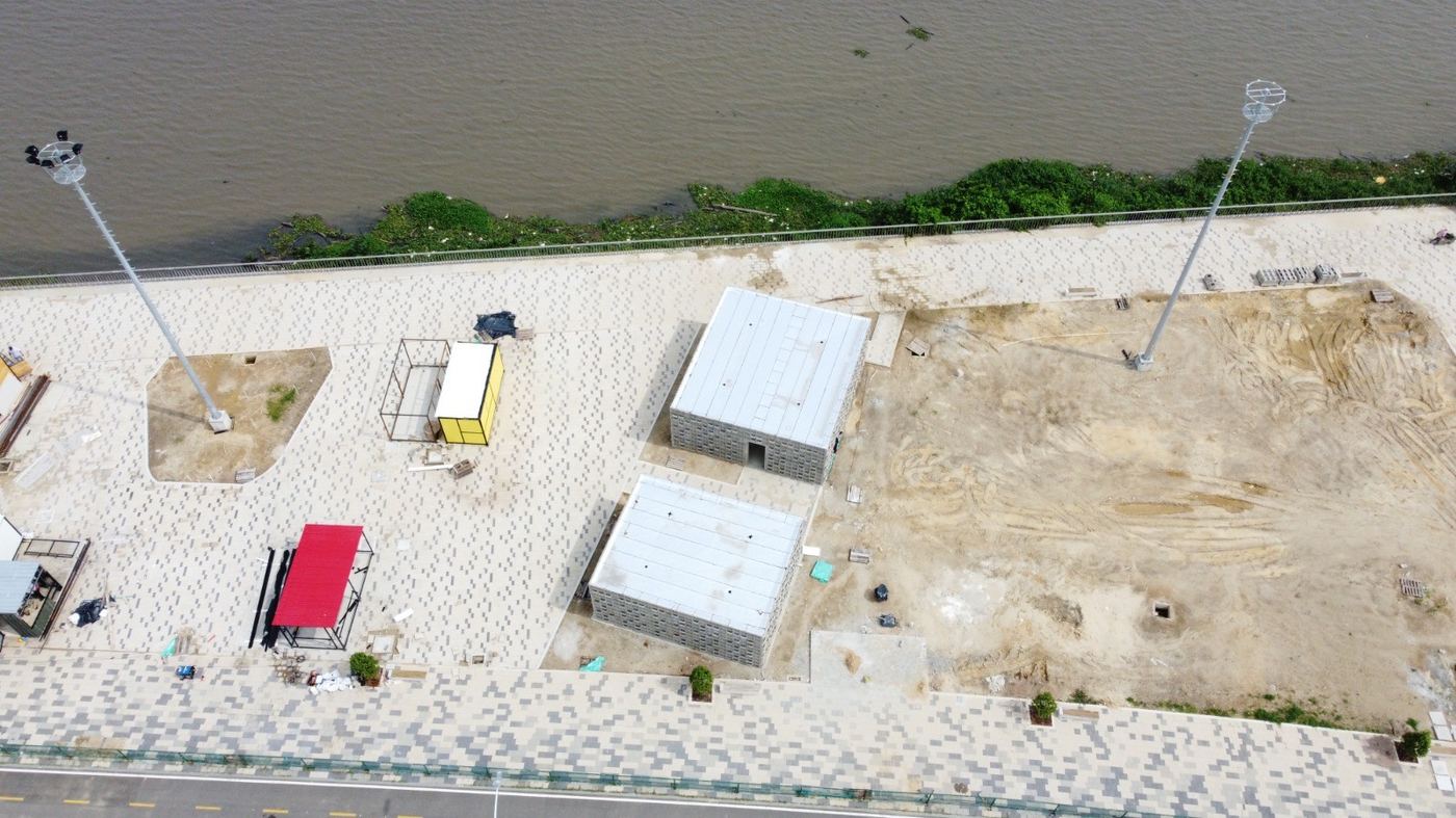 Obra de espacio público en construcción